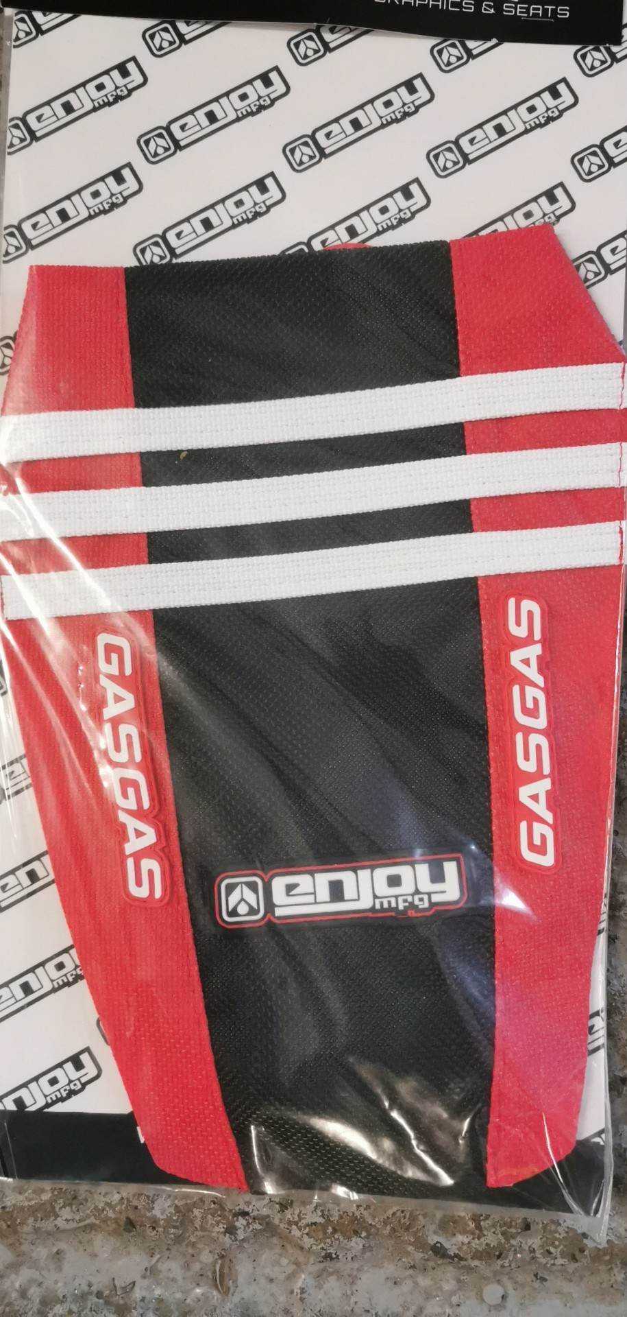 Enjoy Manufacturing, ENJOY MANUFACTURING GAS GAS SEAT COVER MC 65 2021 - 2023 RIBBED LOGO, RED / BLACK TLD