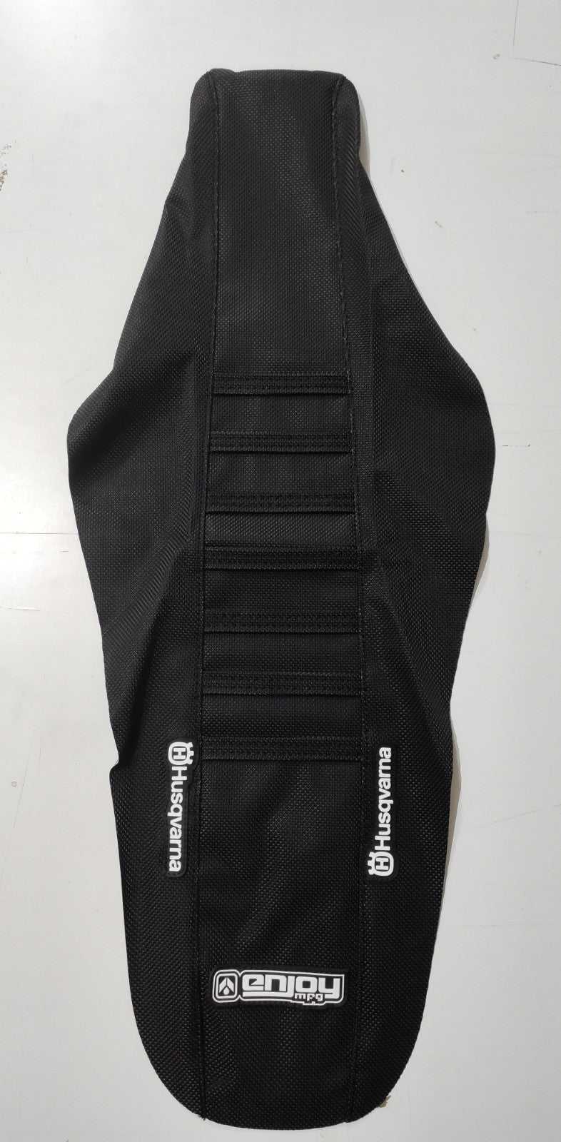 Enjoy Manufacturing, ENJOY MANUFACTURING HUSQVARNA SEAT COVER TC FC 2023 RIBBED LOGO, ALL BLACK