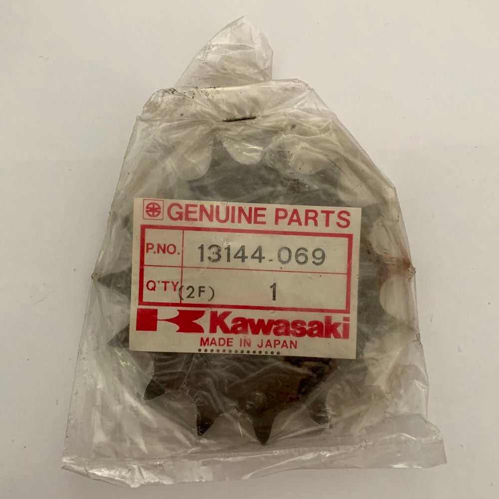 Kawasaki, Kawasaki Genuine Front Sprocket 13144-069 NOS 15 Teeth