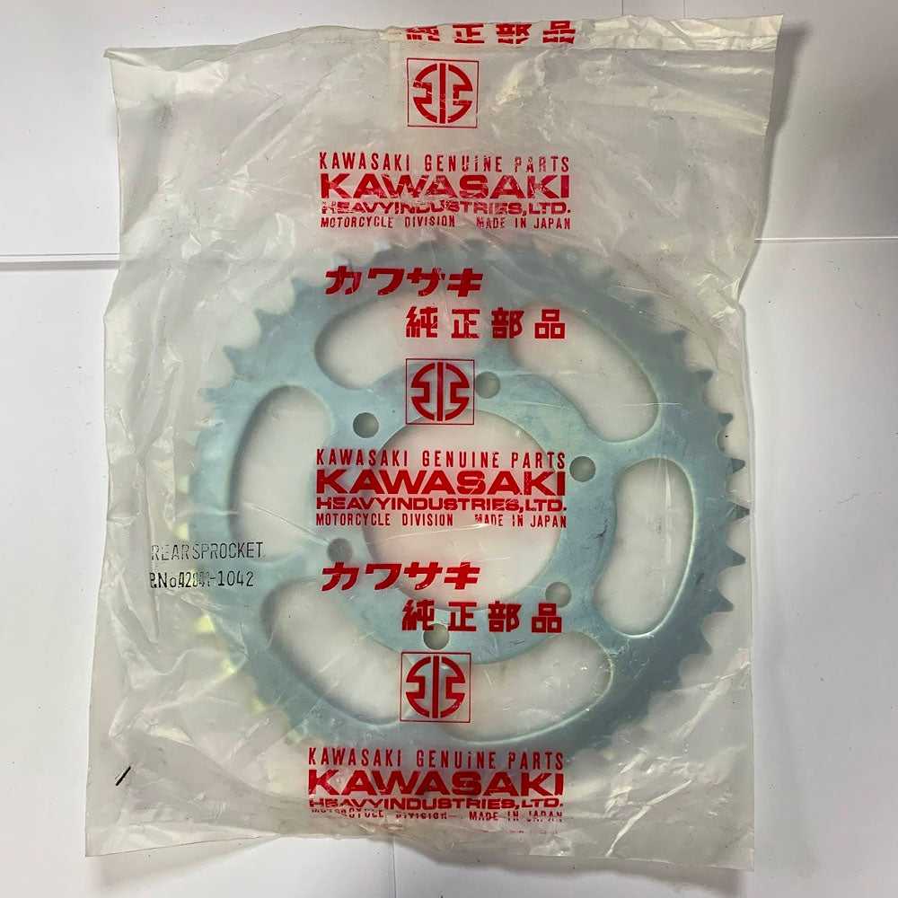 Kawasaki, Kawasaki Genuine Rear Sprocket 42041-1042 NOS 37 Teeth